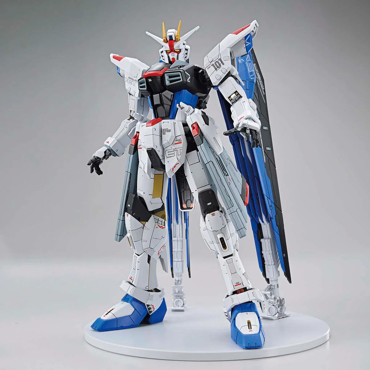Bandai: Gunpla - Full Mechanics ZGMF-X10A Freedom Gundam Ver. GCP Master Grade [MG] 1/100 Model Kit