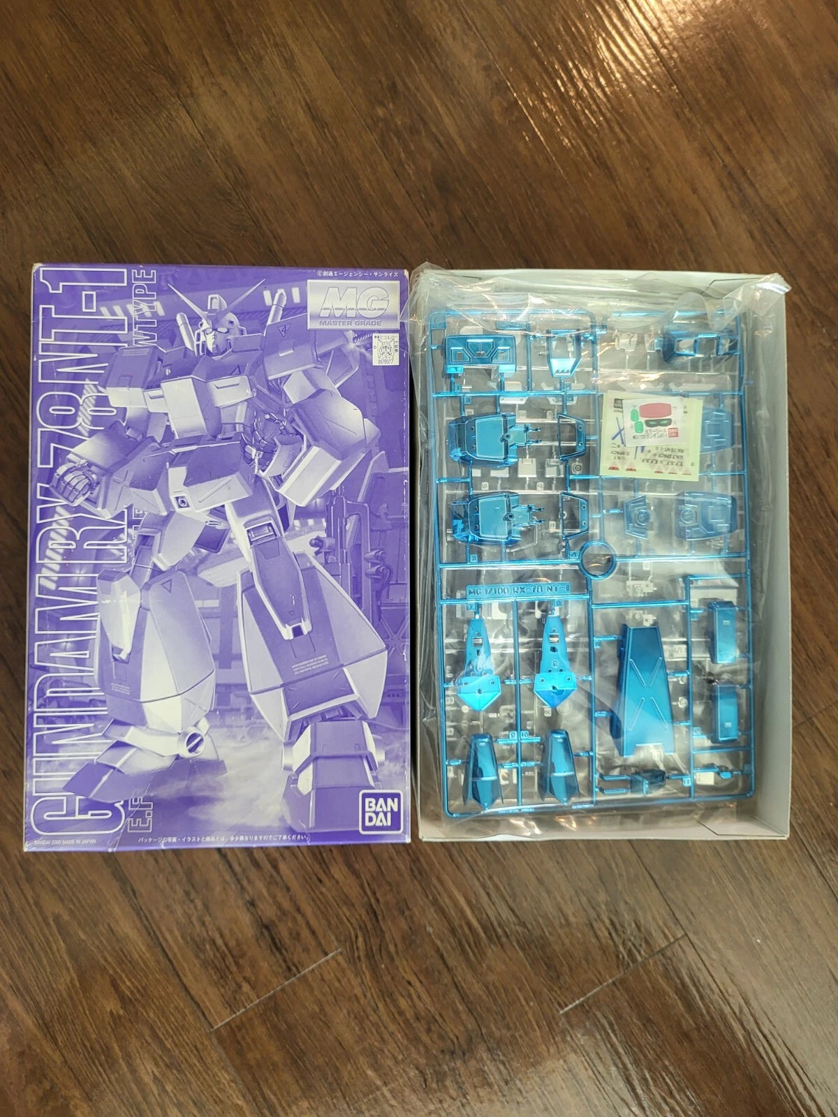 Gunpla - BANDAI MG 1/100 RX-78 NT-1 Titanium Coating Version