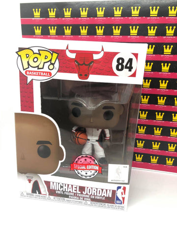 FUNKO POP! NBA: CHICAGO BULLS - MICHAEL JORDAN [WHITE WARM-UP SUIT] **2021 TARGET CON EXCLUSIVE** #84