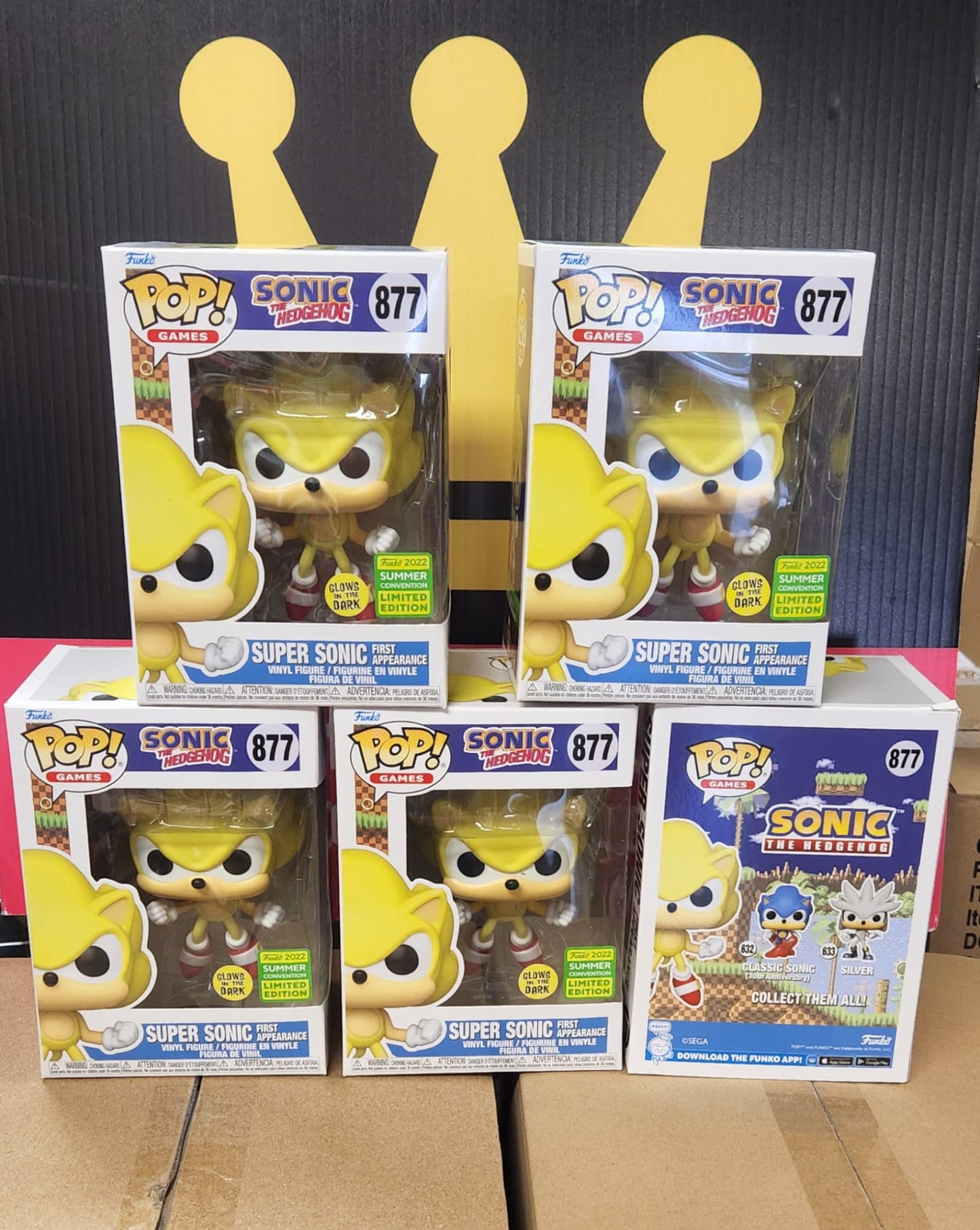 FUNKO POP! GAMES: SONIC THE HEDGEHOG - SUPER SONIC [FIRST APPEARANCE][GITD] **2022 SDCC EXCLUSIVE** #877